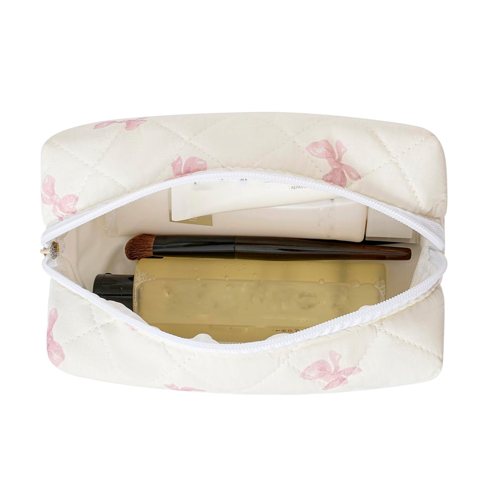 HHQQWZ cosmetic pouch zipper closeup highlights durable zipper for secure daily use