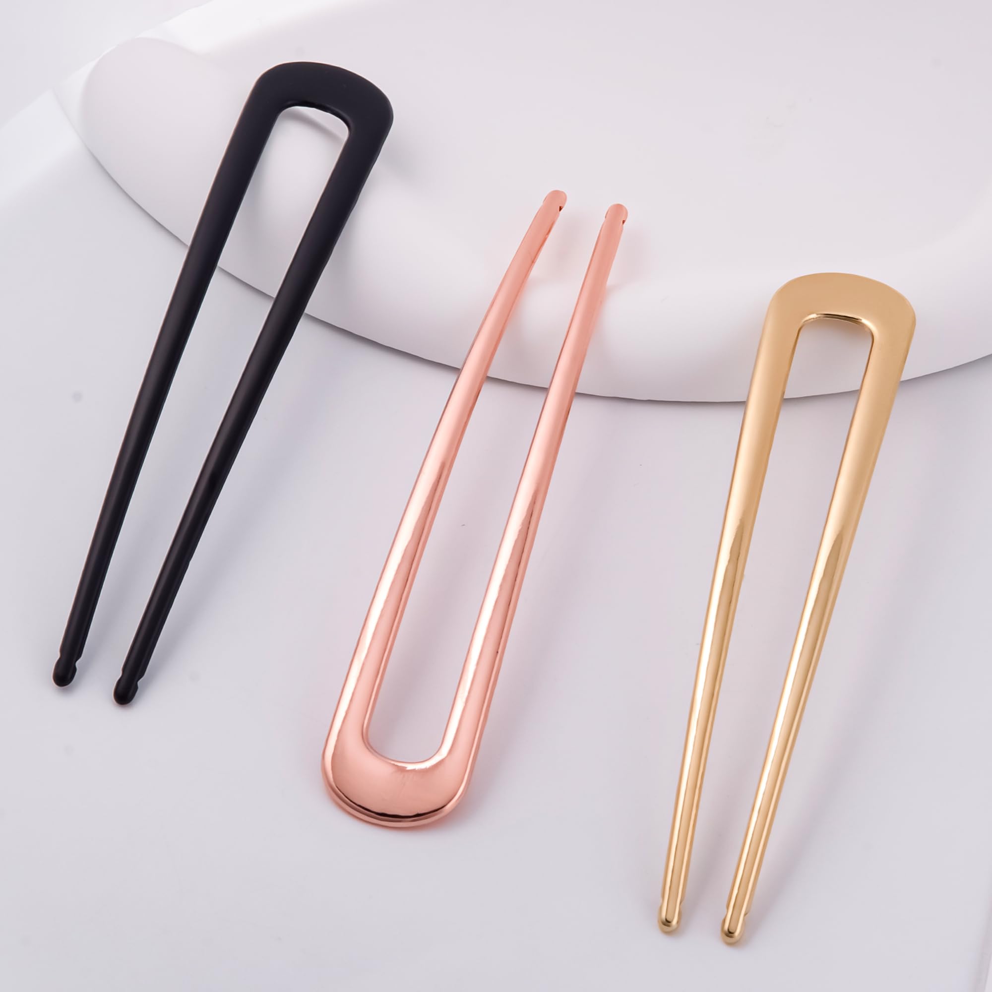 hisial hair pins storage box showing portable kit for on-the-go touch-ups.