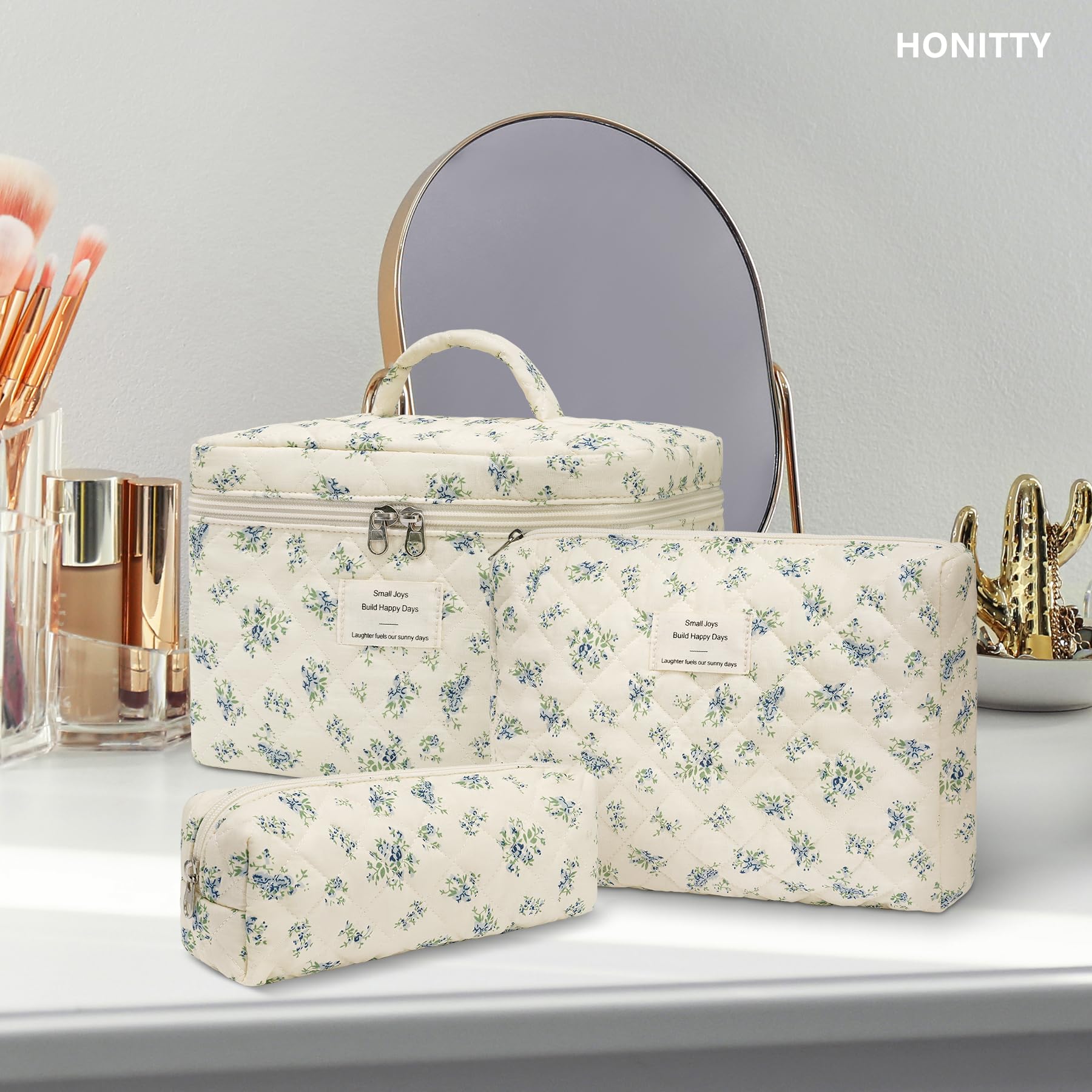 Honitty travel toiletry bag features a smooth zipper for quick access.