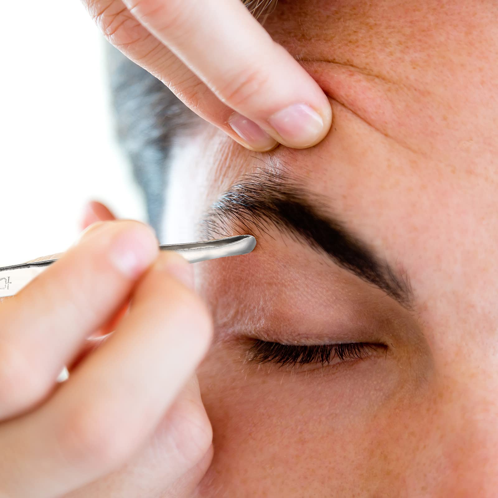 Honoson round-tip tweezers shown with eyebrow shaping, compact beauty tool.