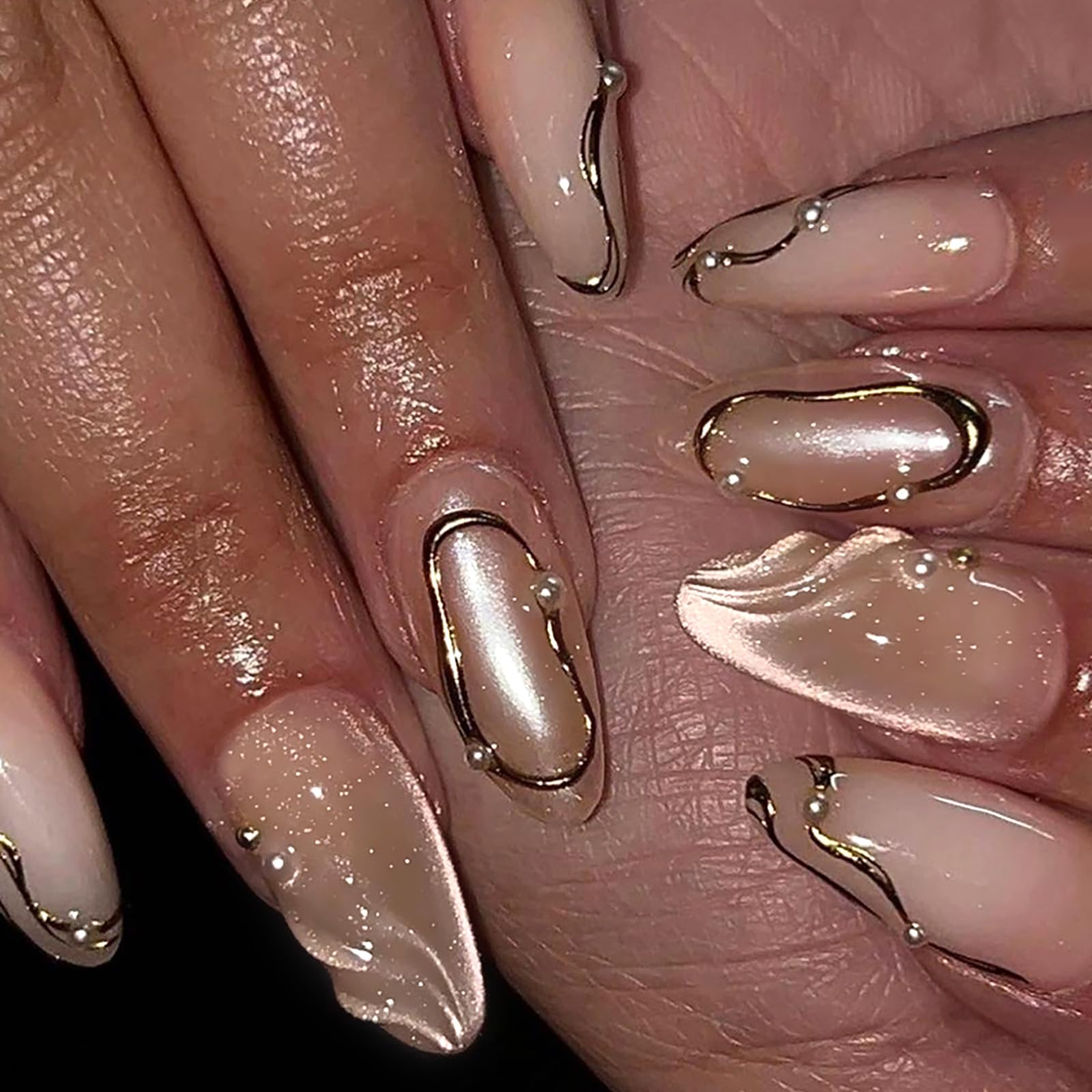 HOSAILY glossy nails on hand with a winter holiday look