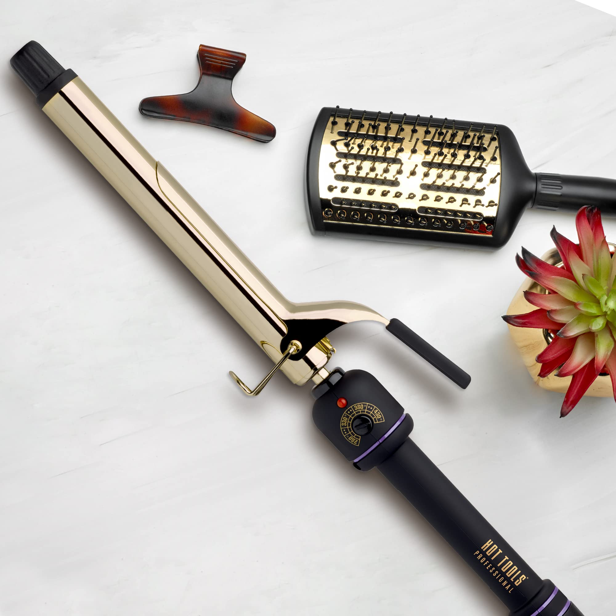 Hot Tools Pro Artist 8 ft swivel cord enables easy maneuvering.