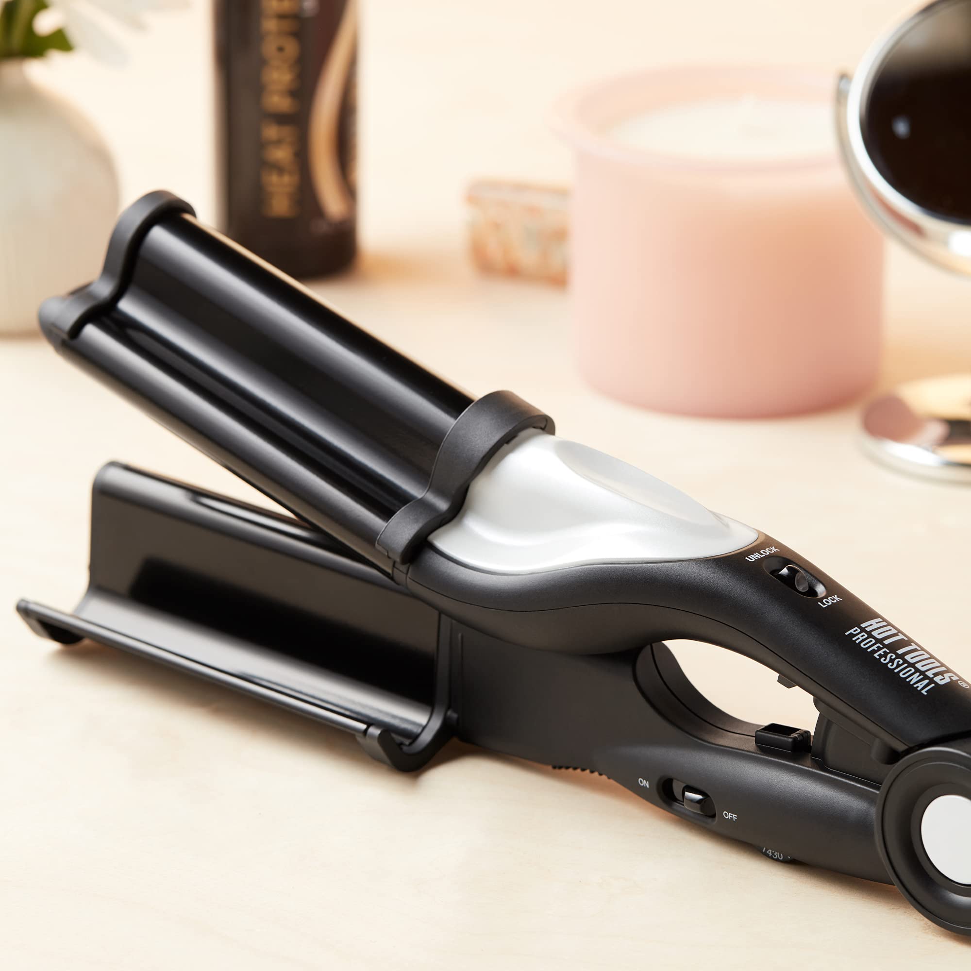 Hot Tools Pro Artist Nano Ceramic Deep Waver rheostat dial enables precise temperature control.