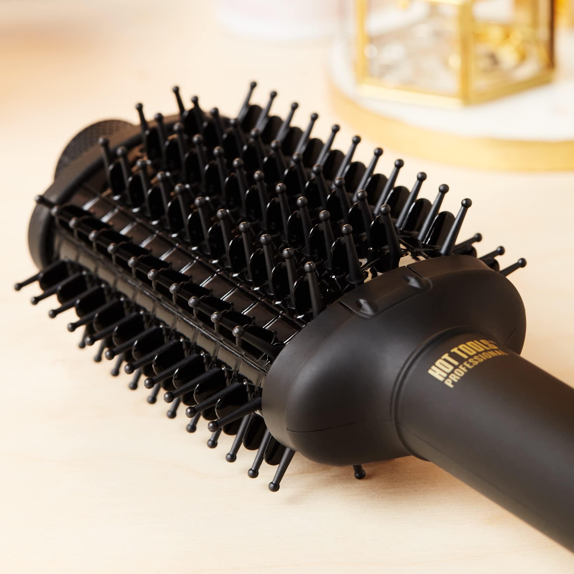 HOT TOOLS Pro Artist Oval Brush dual voltage for travel-friendly styling anywhere
