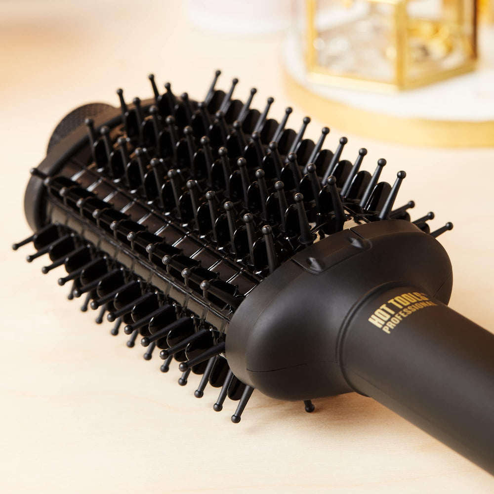 HOT TOOLS Pro Artist Oval Brush dual voltage for travel-friendly styling anywhere