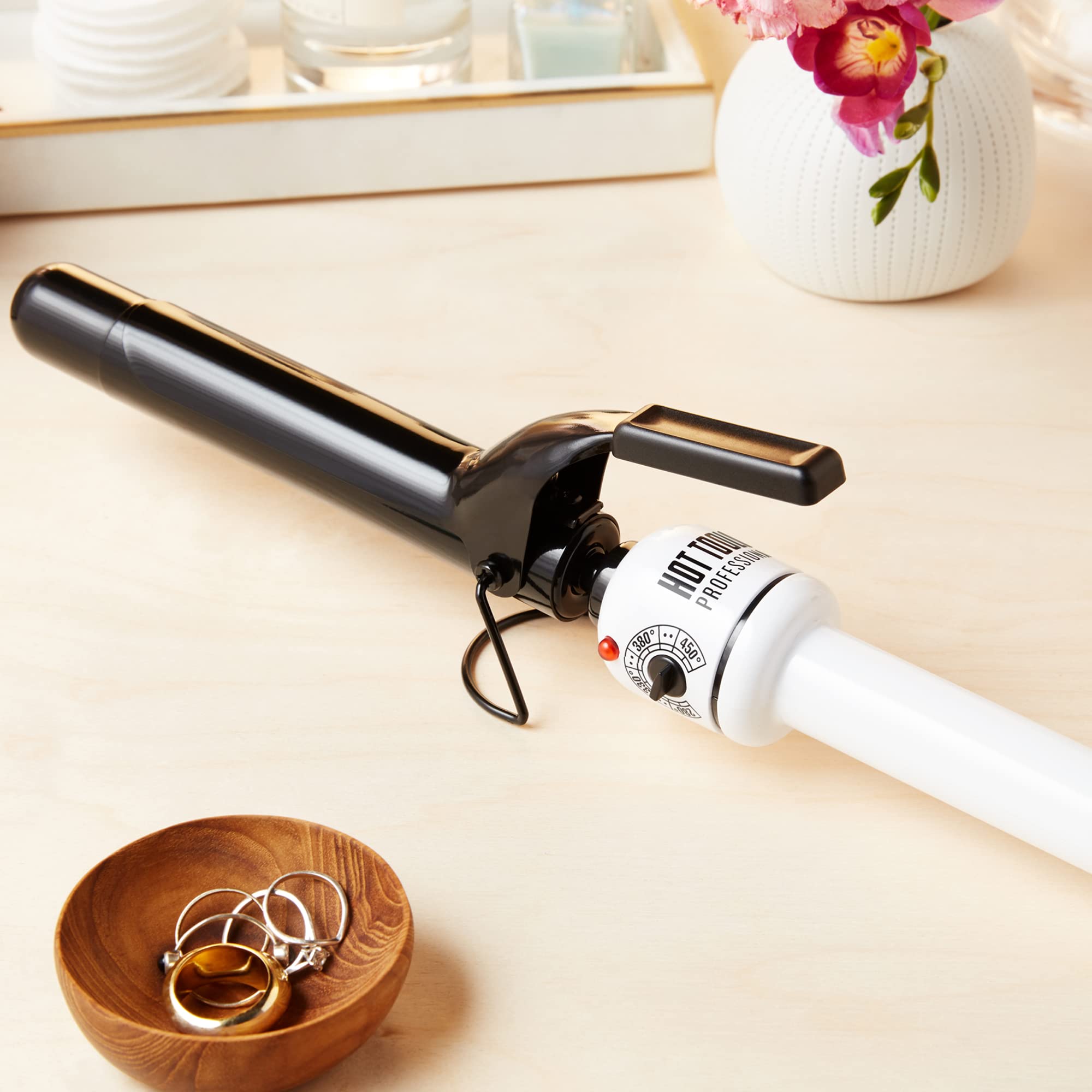 HOT TOOLS 8ft swivel cord allows free movement while styling