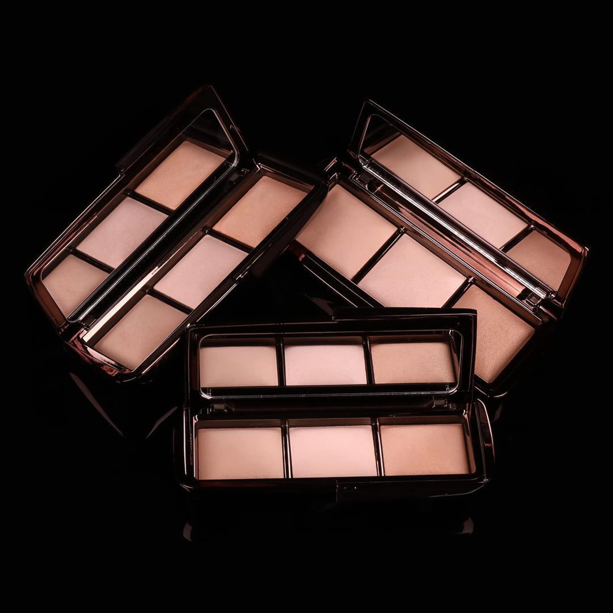 Hourglass Ambient Lighting Palette swatches reveal universal shades that blur and brighten skin.