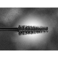 Hourglass Caution Extreme Lash Mascara application demo shows easy-to-build layers without clumps.