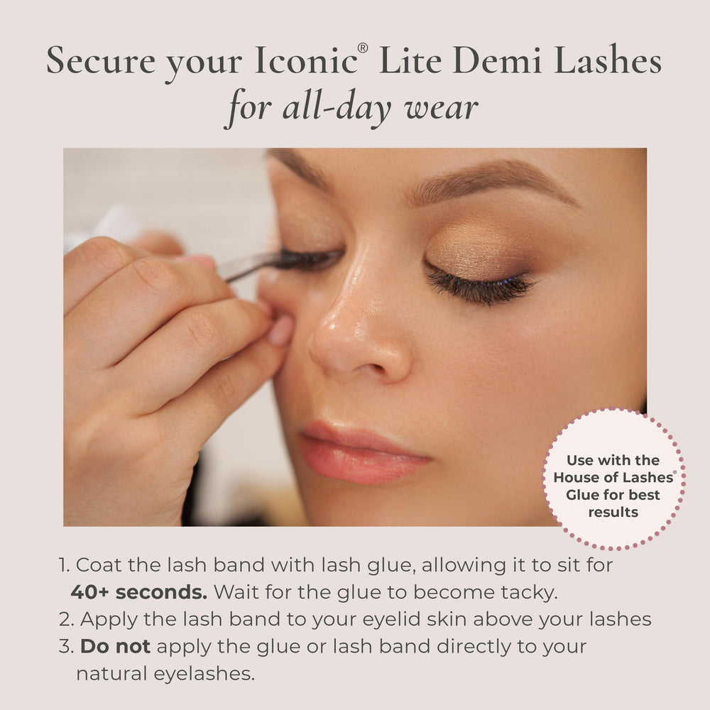 Cruelty-free faux mink fibers blend with natural lashes.