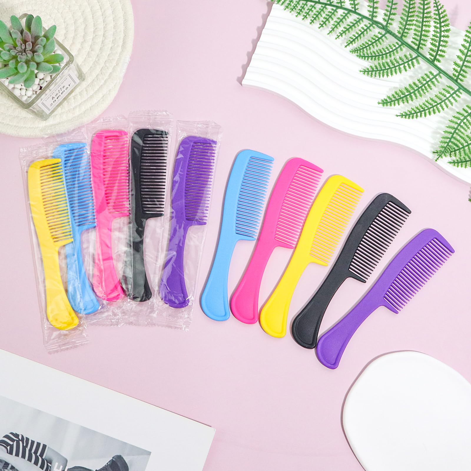 HQSLsund easy-to-carry combs fit in wallets or purses.