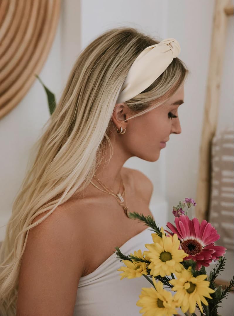 Huachi 2-inch width headband stays securely in place.