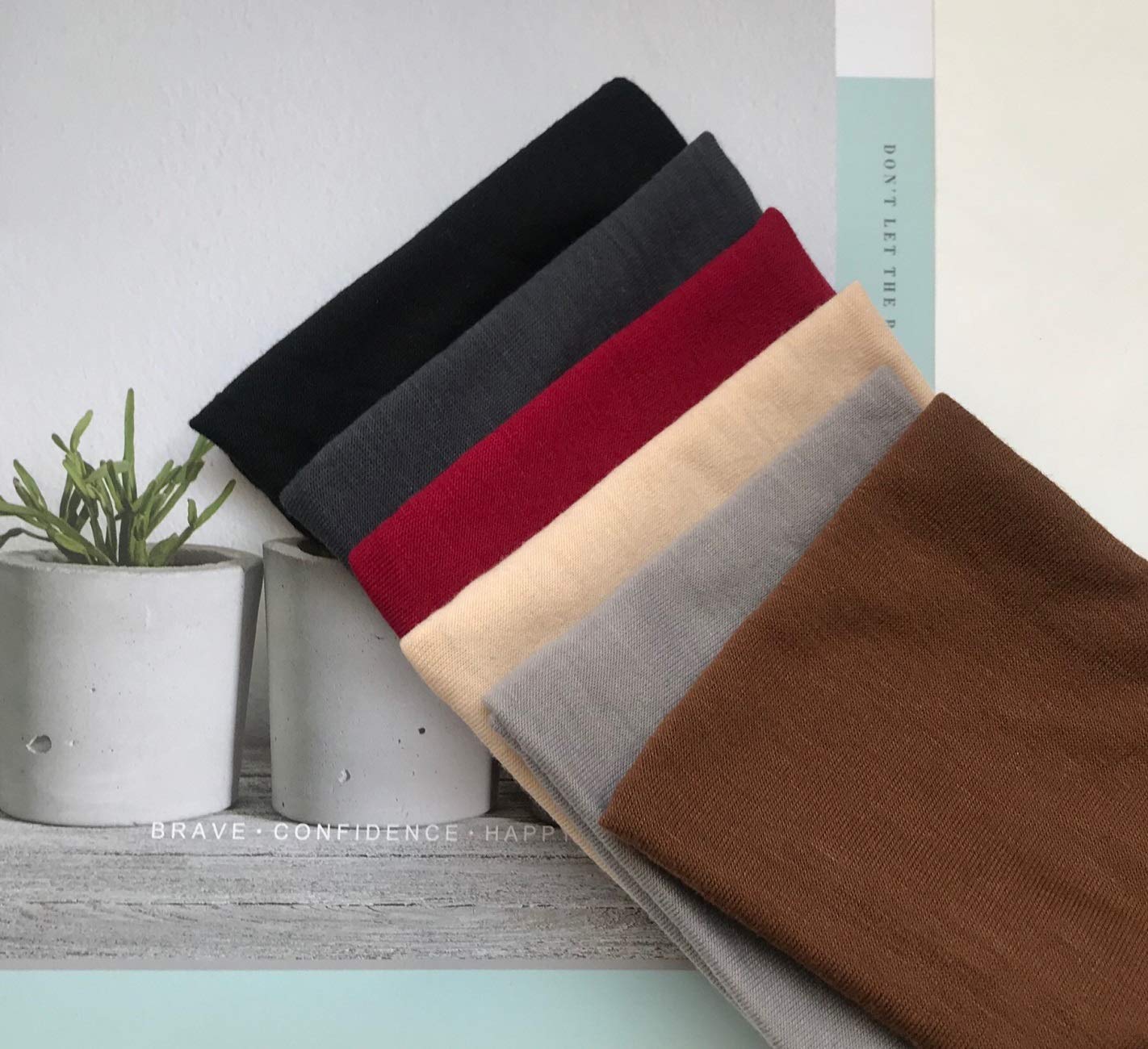 Huachi color-pack display shows six versatile colors for matching outfits.