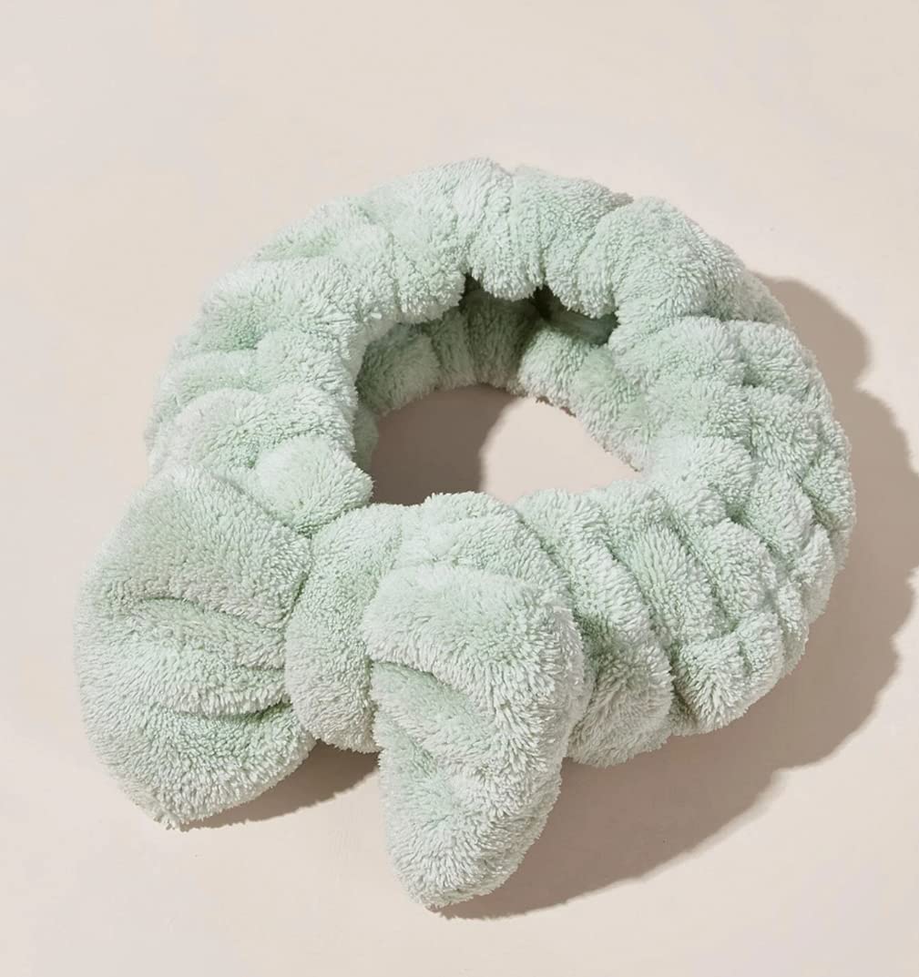 Huachi stretchy headbands fit most sizes for comfortable, all-day skincare sessions.