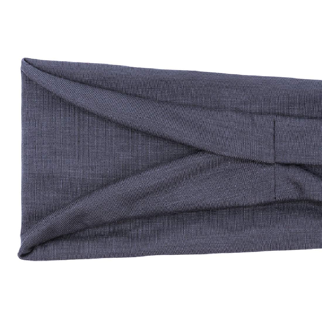 Huachi non-slip headband during yoga session highlighting flexible fit.