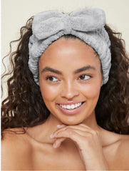 Huachi Spa Headbands Bow Gray offers stretchy comfort while keeping hair out during skincare.