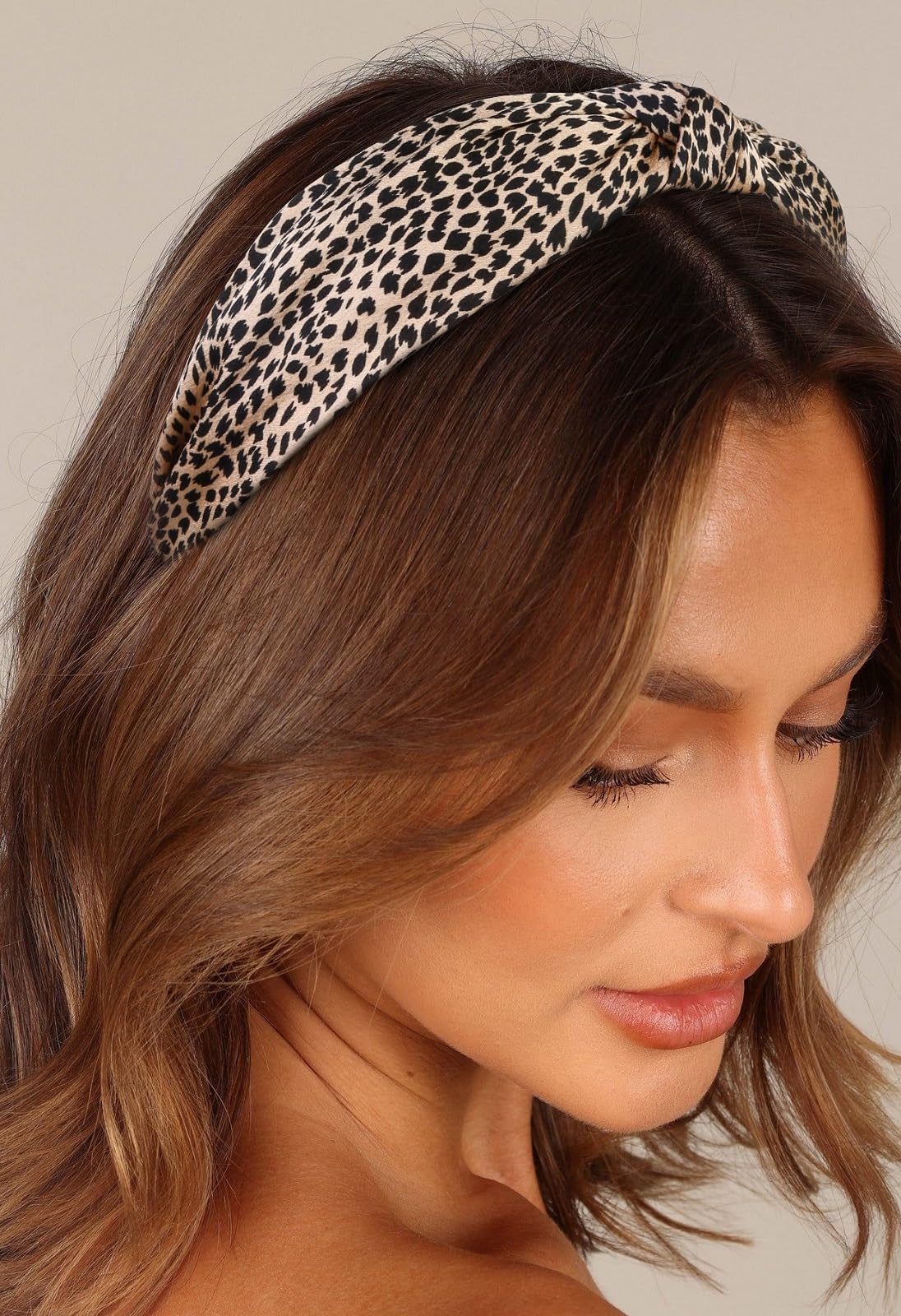 Huachi top knot headband provides a non-slip secure fit.