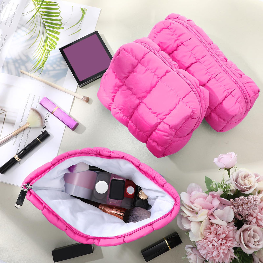 Huhumy quilted cosmetic pouch zipper detail highlighting secure storage for cosmetics on the go.