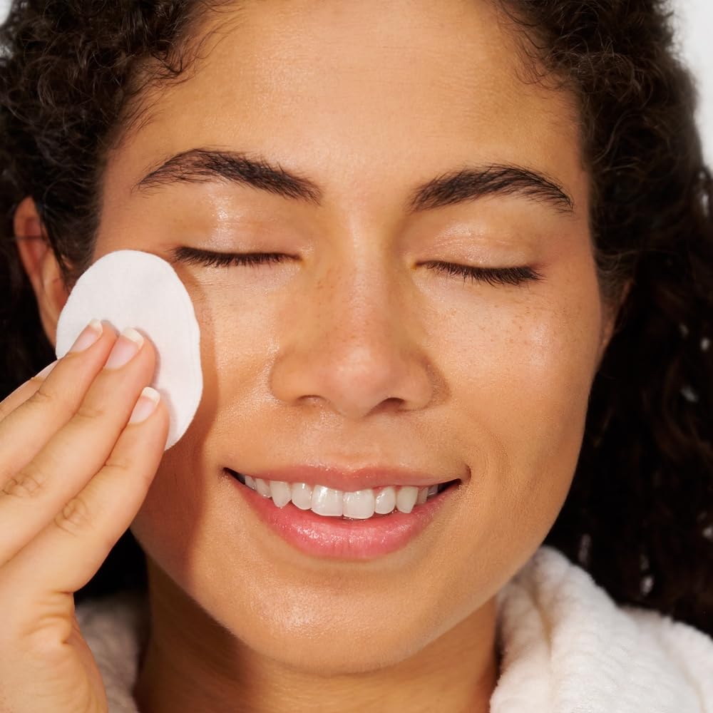 Humphreys Unscented Cleansing Pads texture conveys gentle, alcohol-free cleansing.