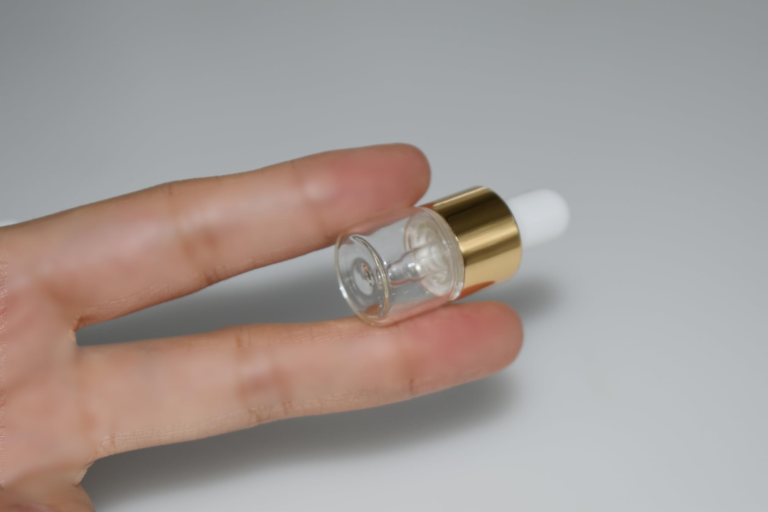 Hustar 1ml glass dropper bottle with tiny footprint for travel