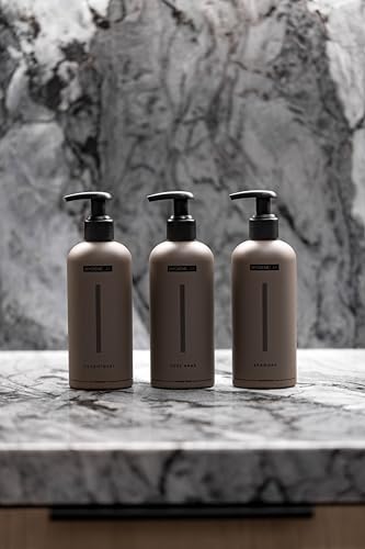 HygieneLab Men's Shampoo foam close-up showing a rich plant-based lather for cleansing.