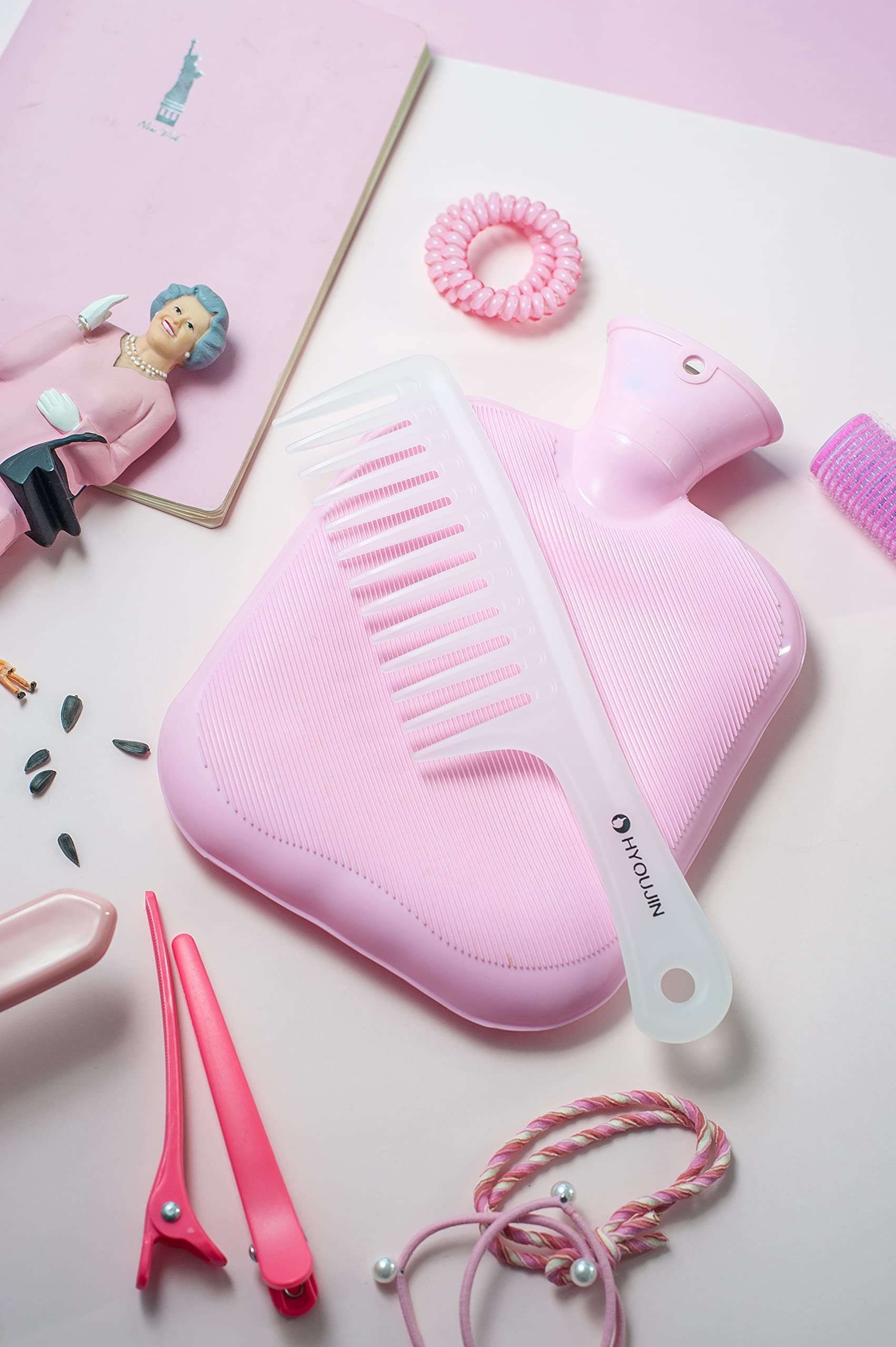 HYOUJIN wet-hair use detangler provides smooth glide on damp or curly hair.