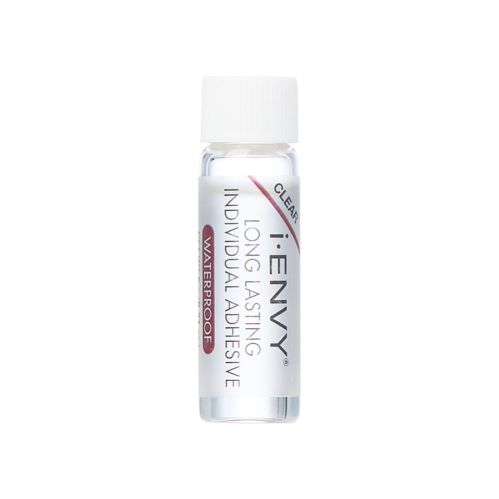 i-ENVY adhesive applied on lashes shows invisible, natural finish