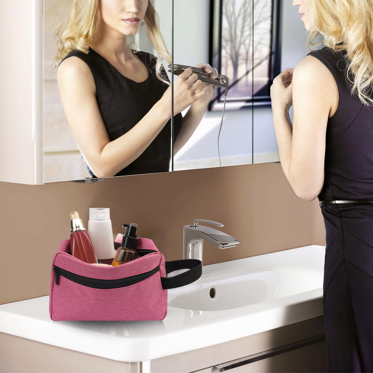 Icramsy Travel Toiletry Bag interior features waterproof PU leather for spill protection and easy cleaning