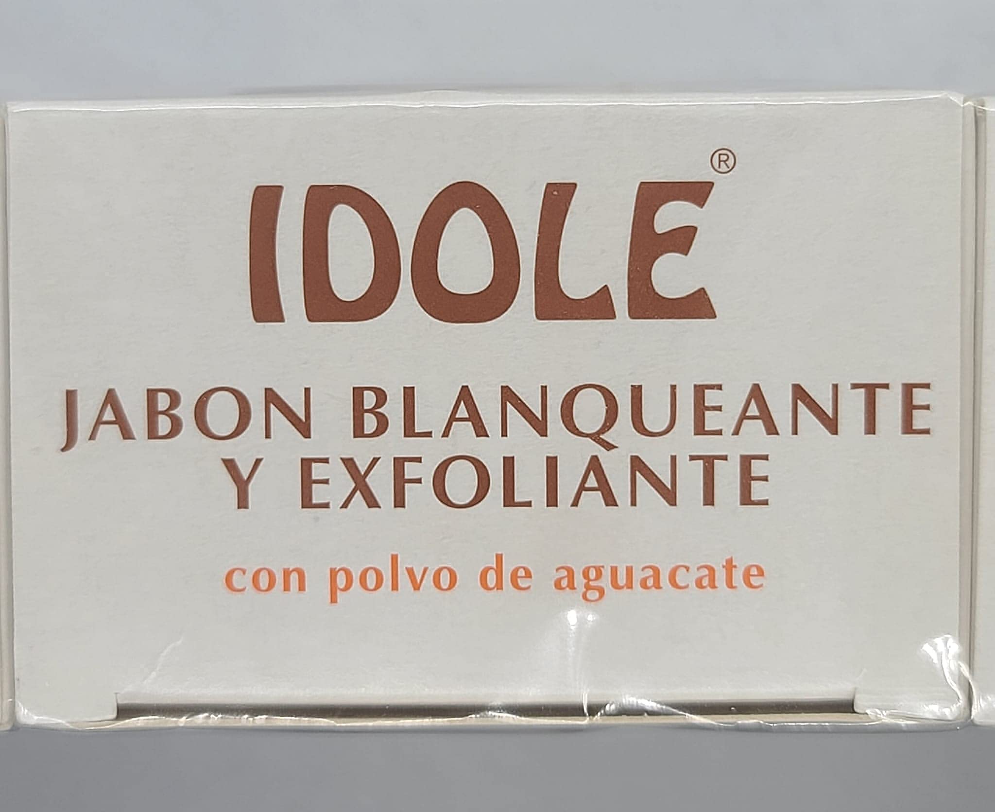 Idole Exfoliating Soap ingredient focus on avocado seed powder for natural exfoliation.