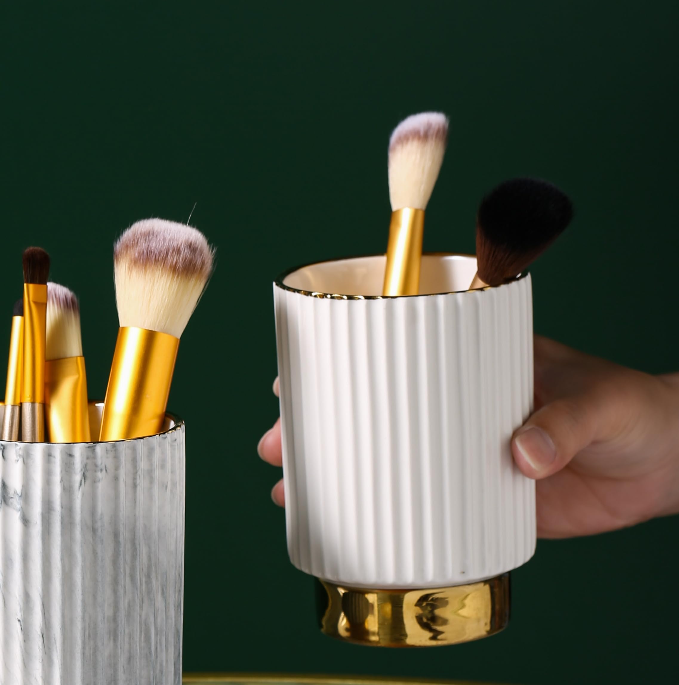 IEEK makeup brush holder with gold-plated edge detail