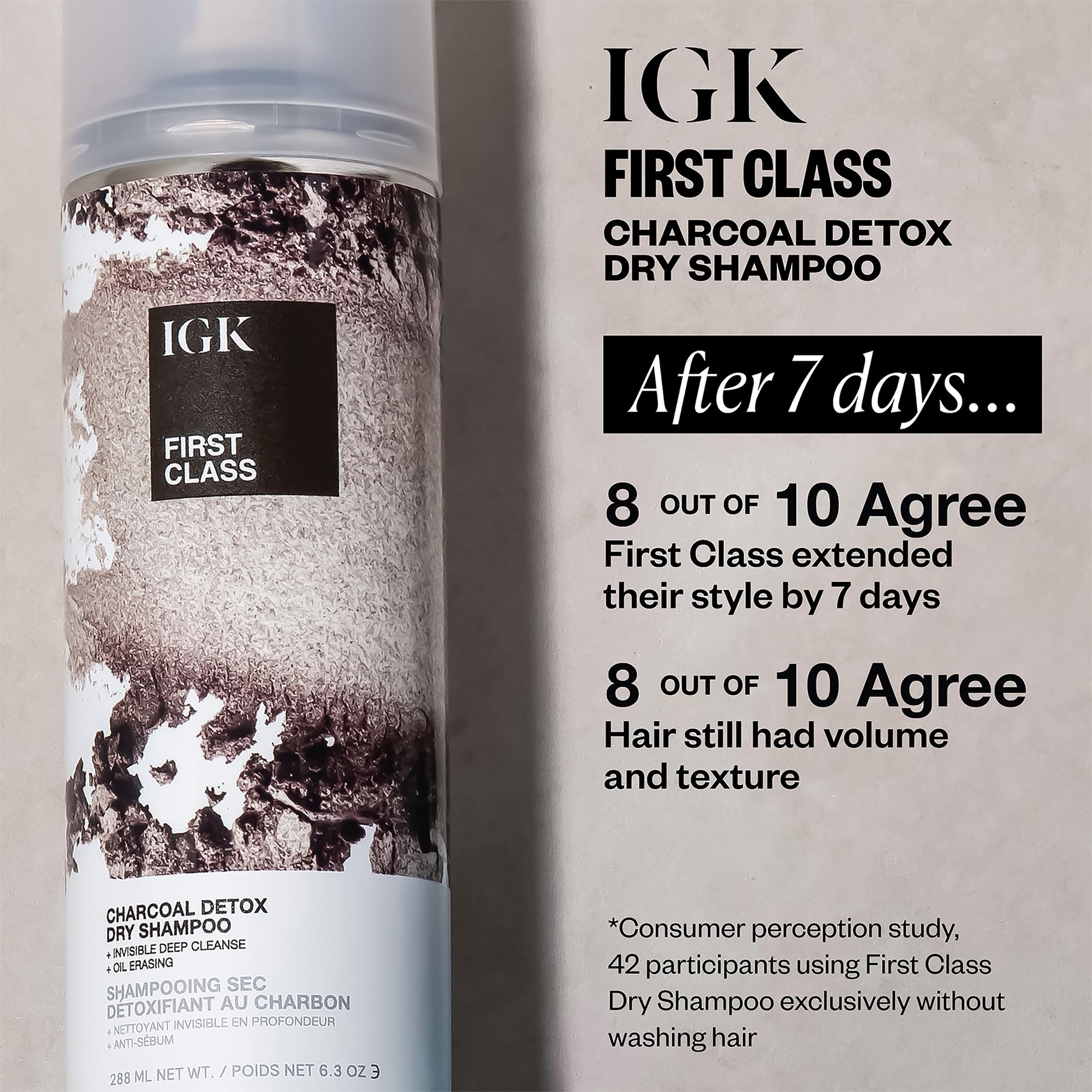 Charcoal powder close-up highlights detoxifying action and impurities removal.