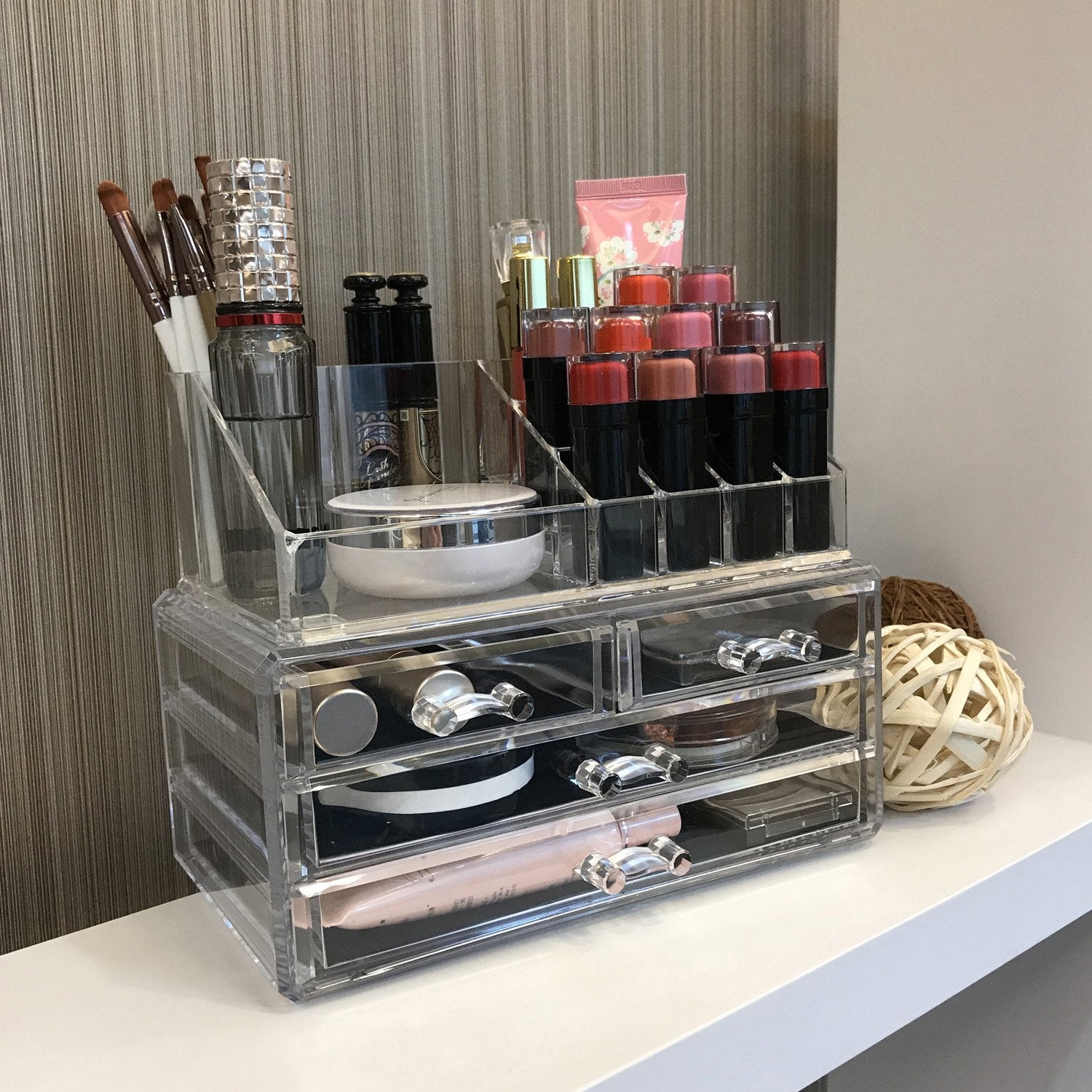 Ikee Design upper section with four compartments and twelve lipstick slots for quick access