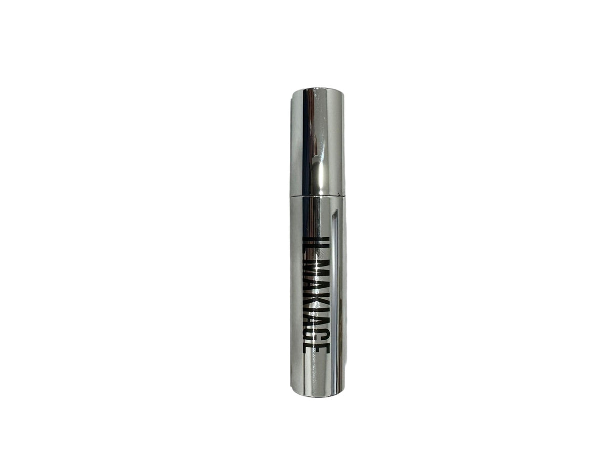 Il Makiage concealer under-eye application reduces dark circles for a refreshed look.