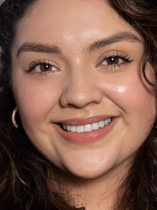ILIA Balmy Tint Sea Succulent hydration close-up demonstrates plump, soft lips.