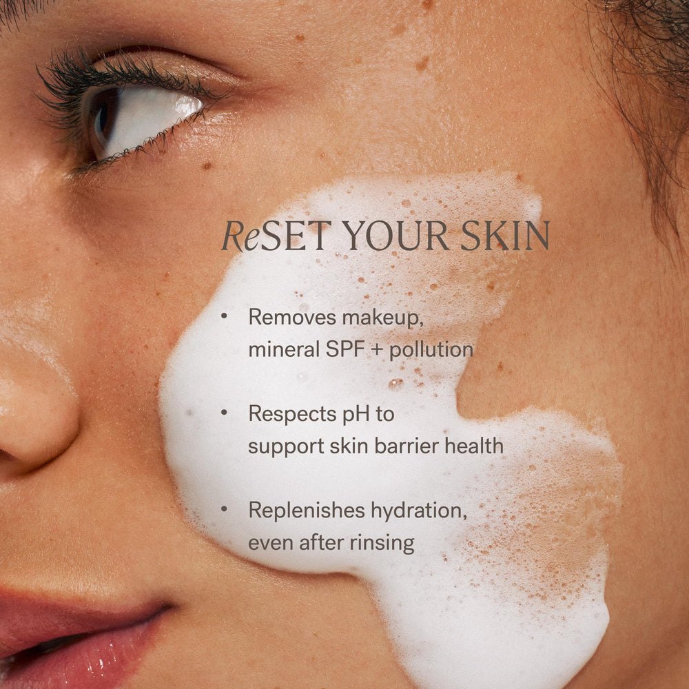 ILIA The Cleanse barsolve-emulsifier image demonstrates balanced cleansing of oil and buildup.