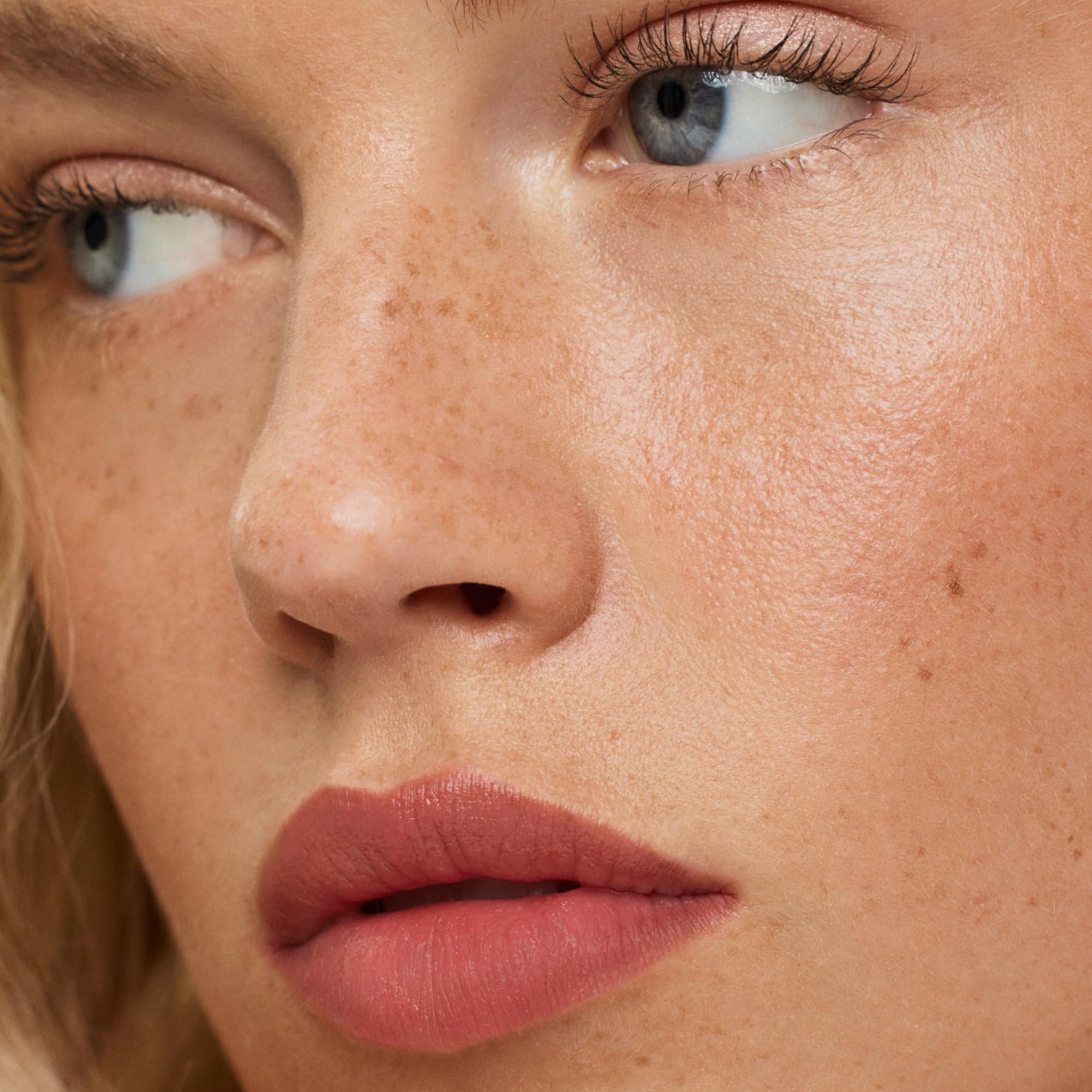 ILIA Lip Sketch Hyaluronic acid plump provides gentle emphasis on lips