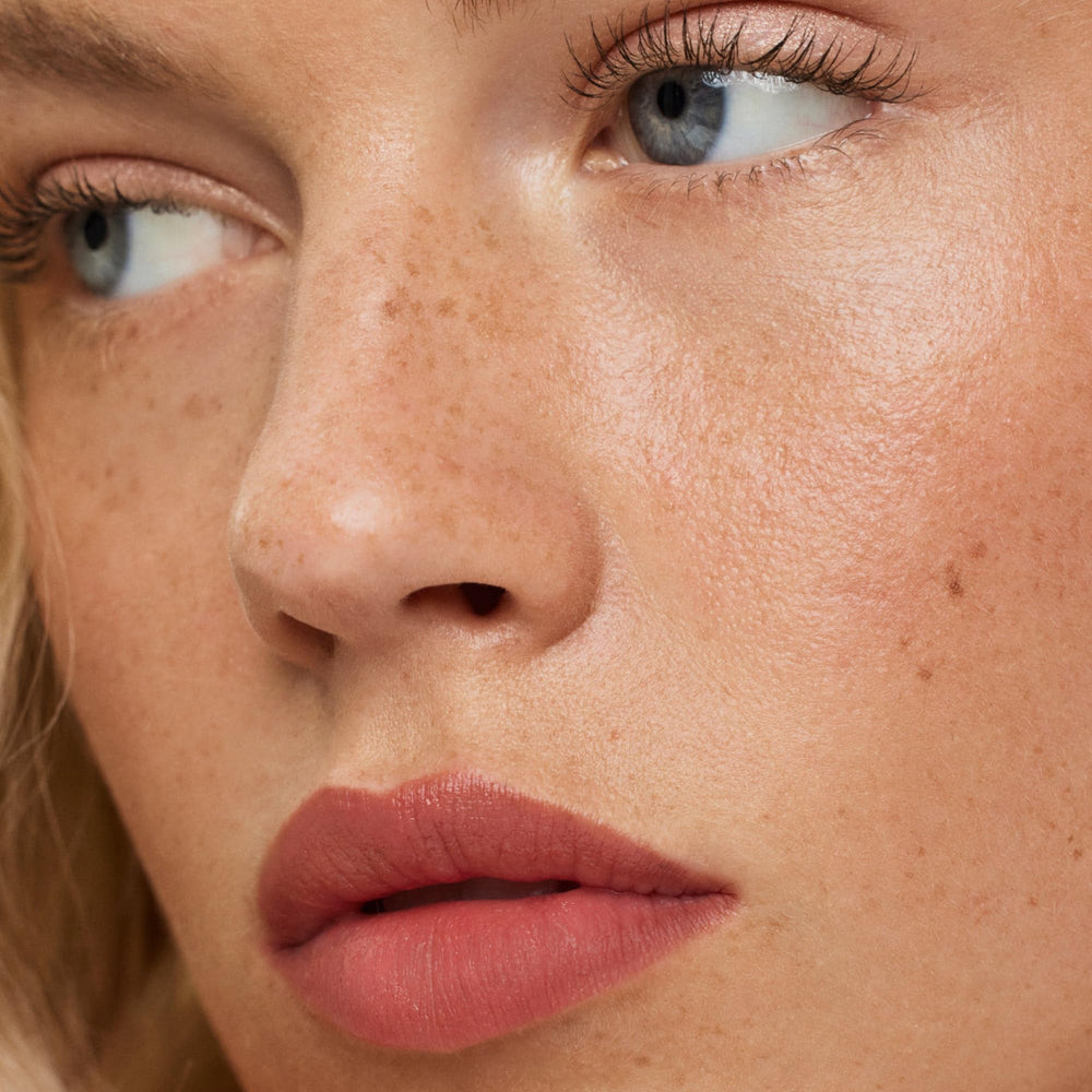 ILIA Lip Sketch Hyaluronic acid plump provides gentle emphasis on lips