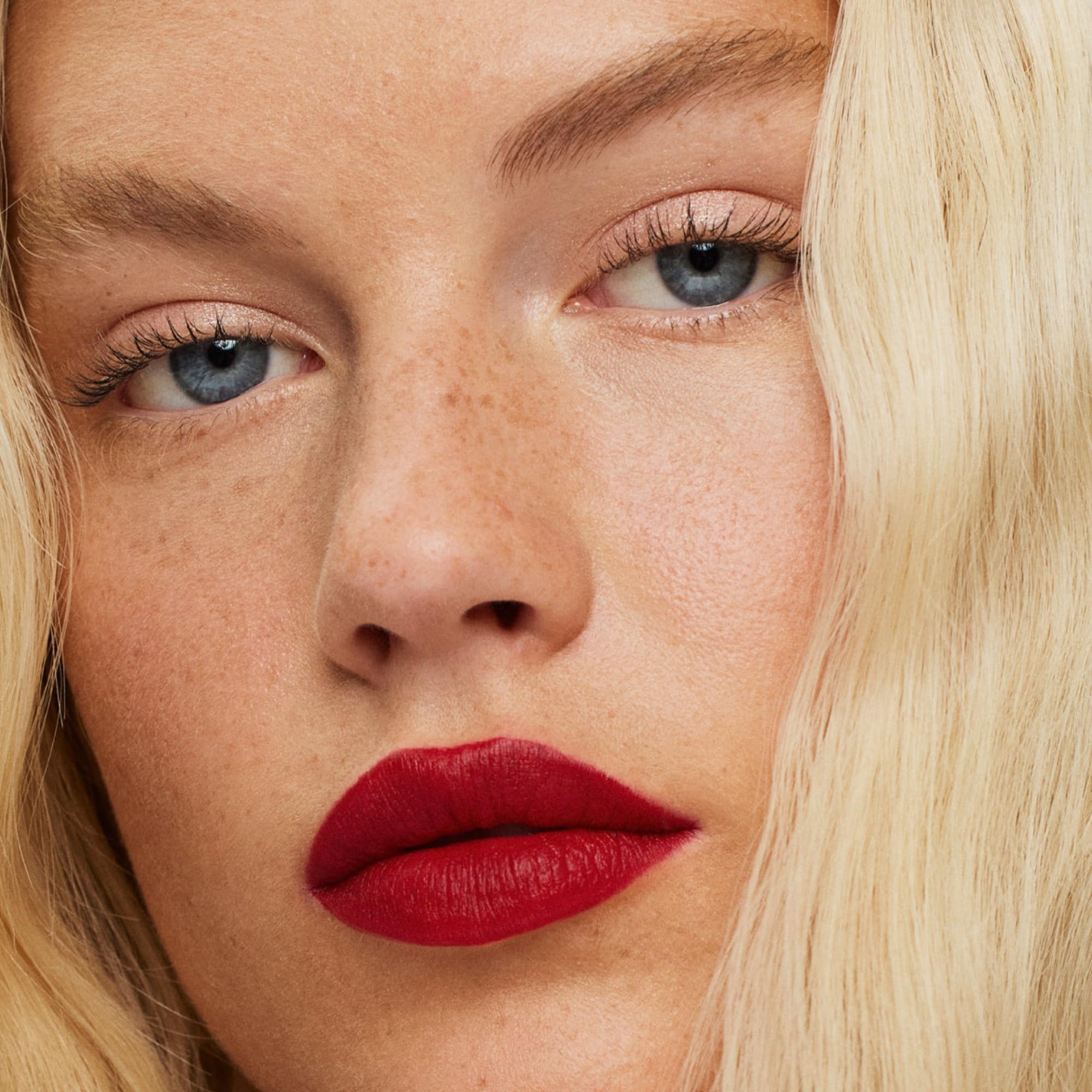 ILIA Lip Sketch Rosehip Oil nourishes and softens lips on contact.