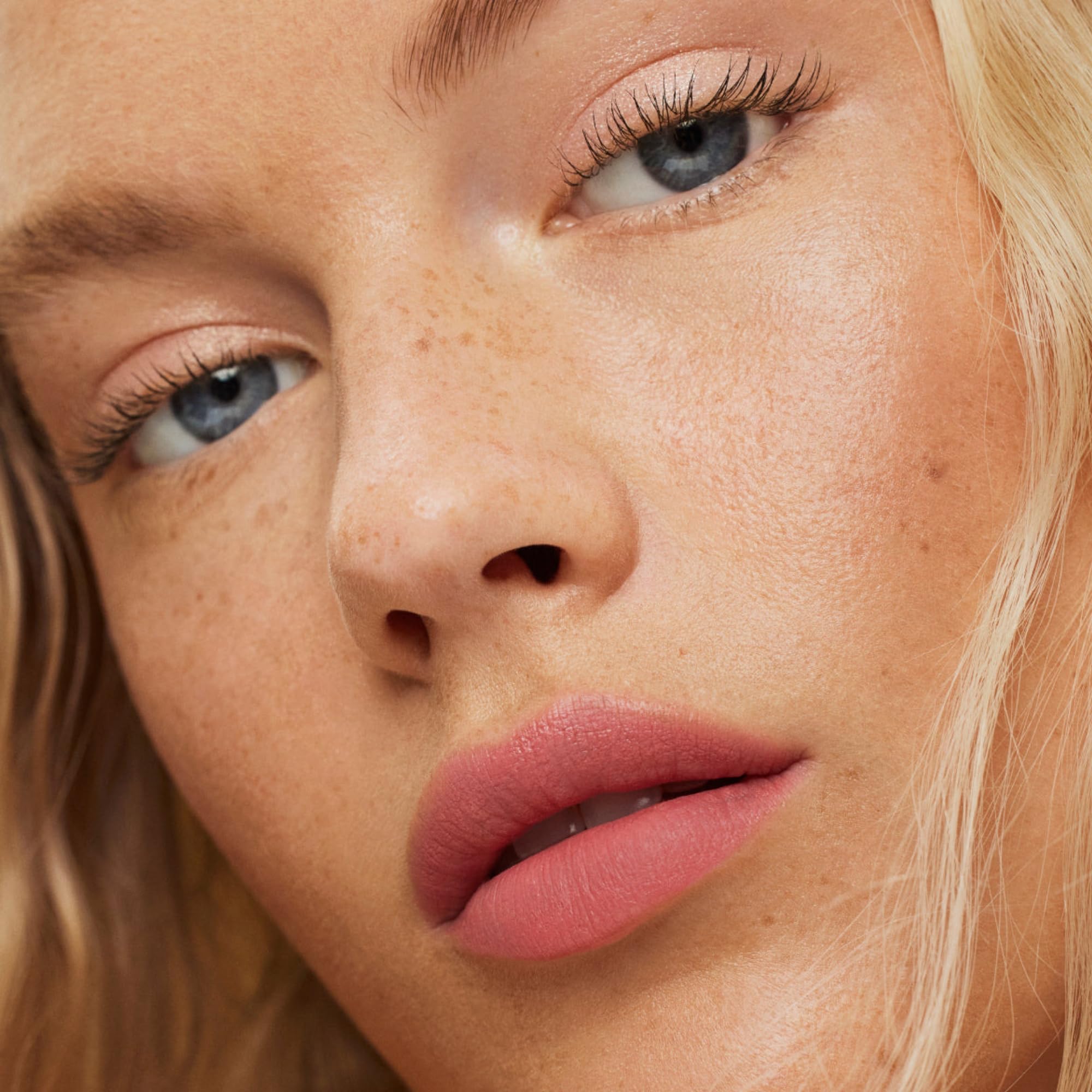 ILIA Lip Sketch Sea Succulent hydration boost helps lips stay nourished.