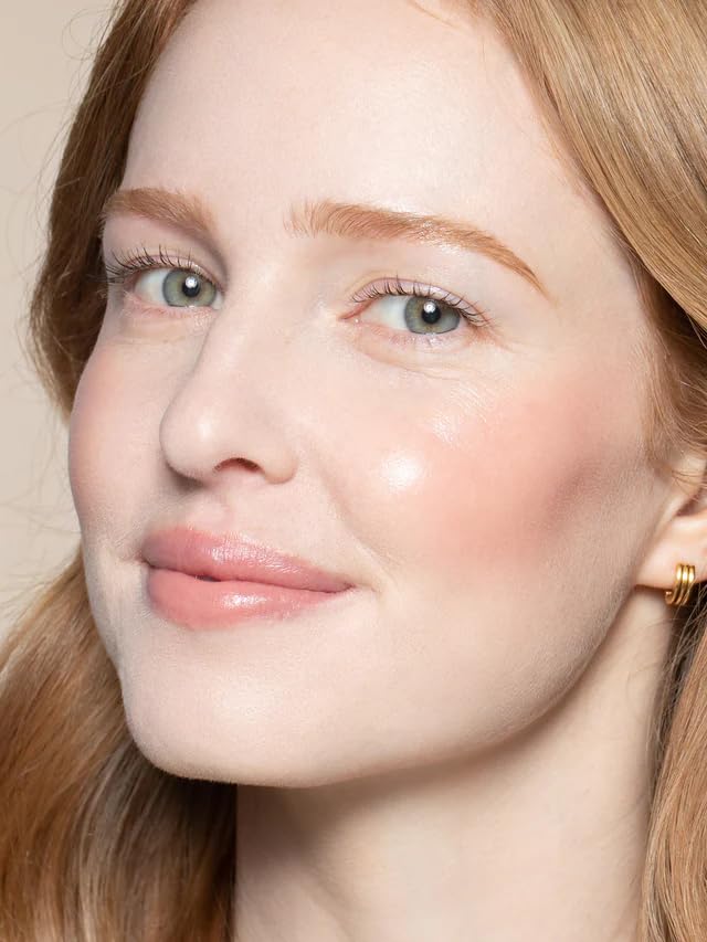 ILIA Perfecting Buff Brush use demonstrates versatile lip and cheek application