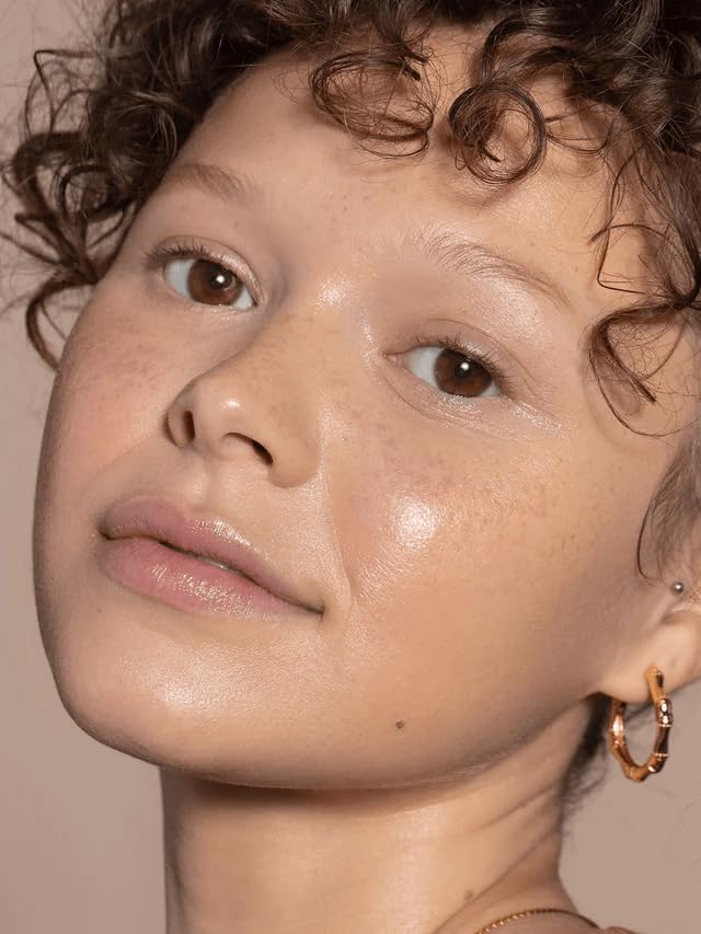 ILIA Plant-based Squalane close-up suggests hydration without clogging pores