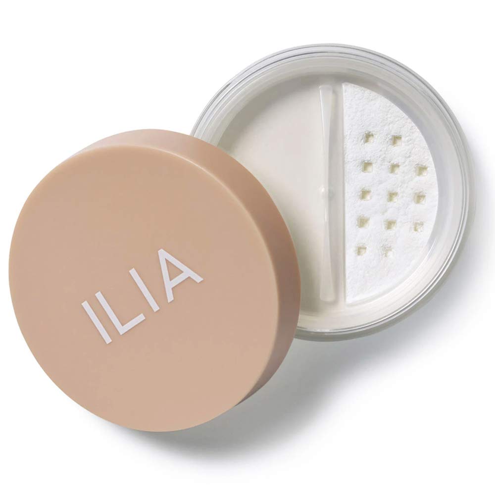 ILIA Soft Focus Setting Powder compact close-up blur that softens shine.