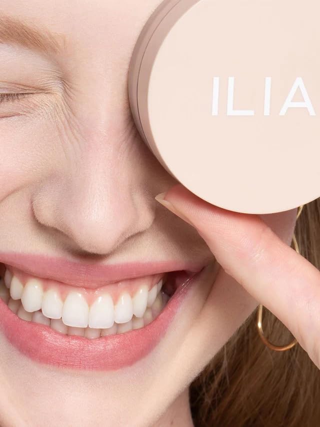 ILIA setting powder packaging with aloe, rosemary, bamboo icons.