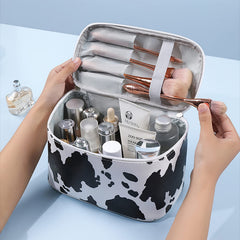 IMCUZUR cow print travel makeup bag zip closeup for durable, secure closure.
