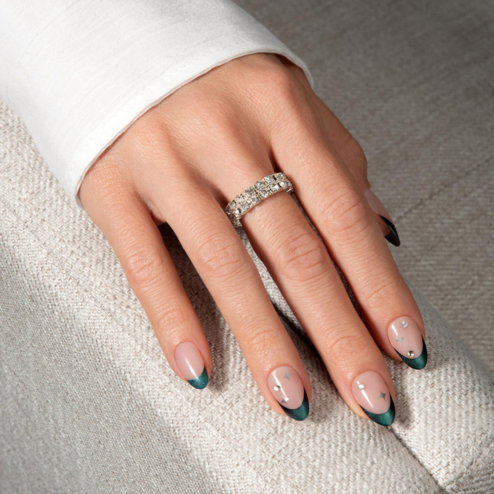 imPRESS Visions green nails close-up showing smooth gel-like finish