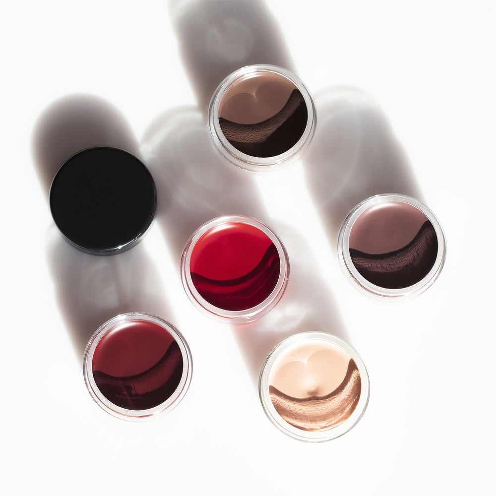 Inglot AMC Eyeliner Gel smudge-test proves quick-drying, matte finish after wear.