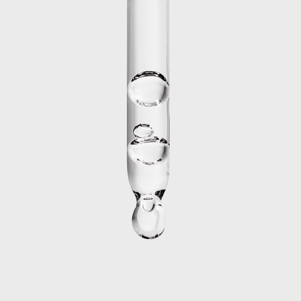 Inglot Duraline drop application demonstrates one drop extending wear.