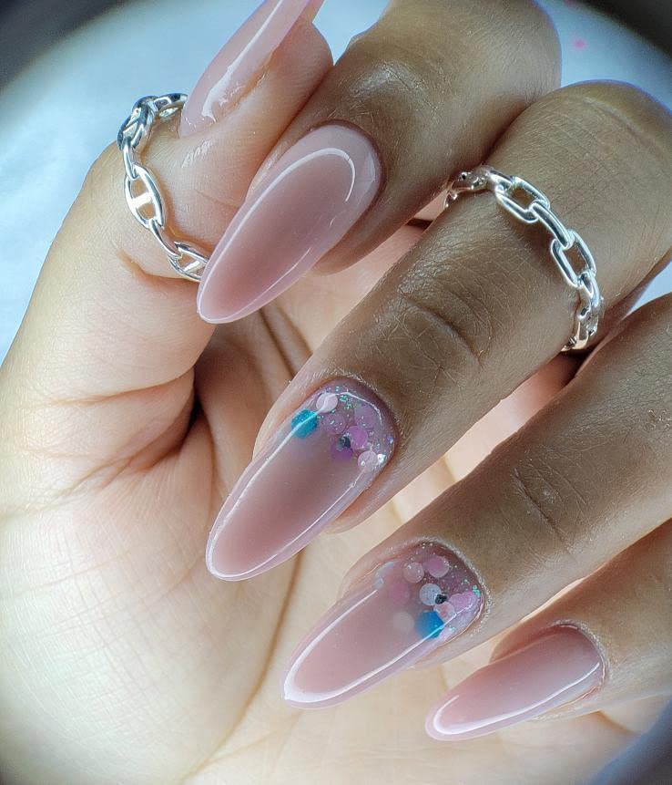 IN.HYPE Elastic Base under camouflage gel improves adhesion for thin nails