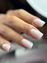 IN.HYPE nail-extension demo highlights quick 60-second cure under UV/LED lamp.