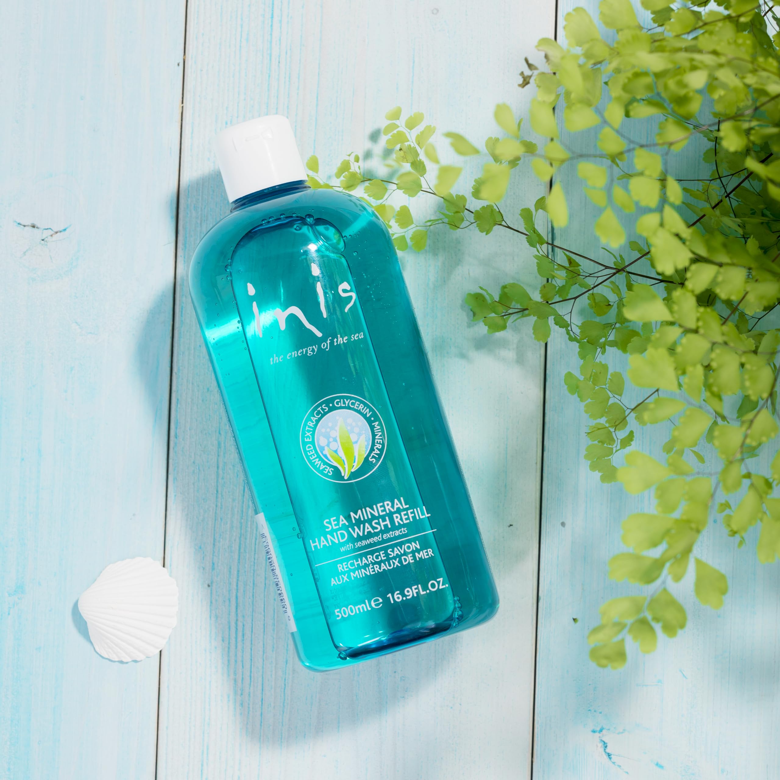 Inis Aloe formula cleanses and soothes skin.