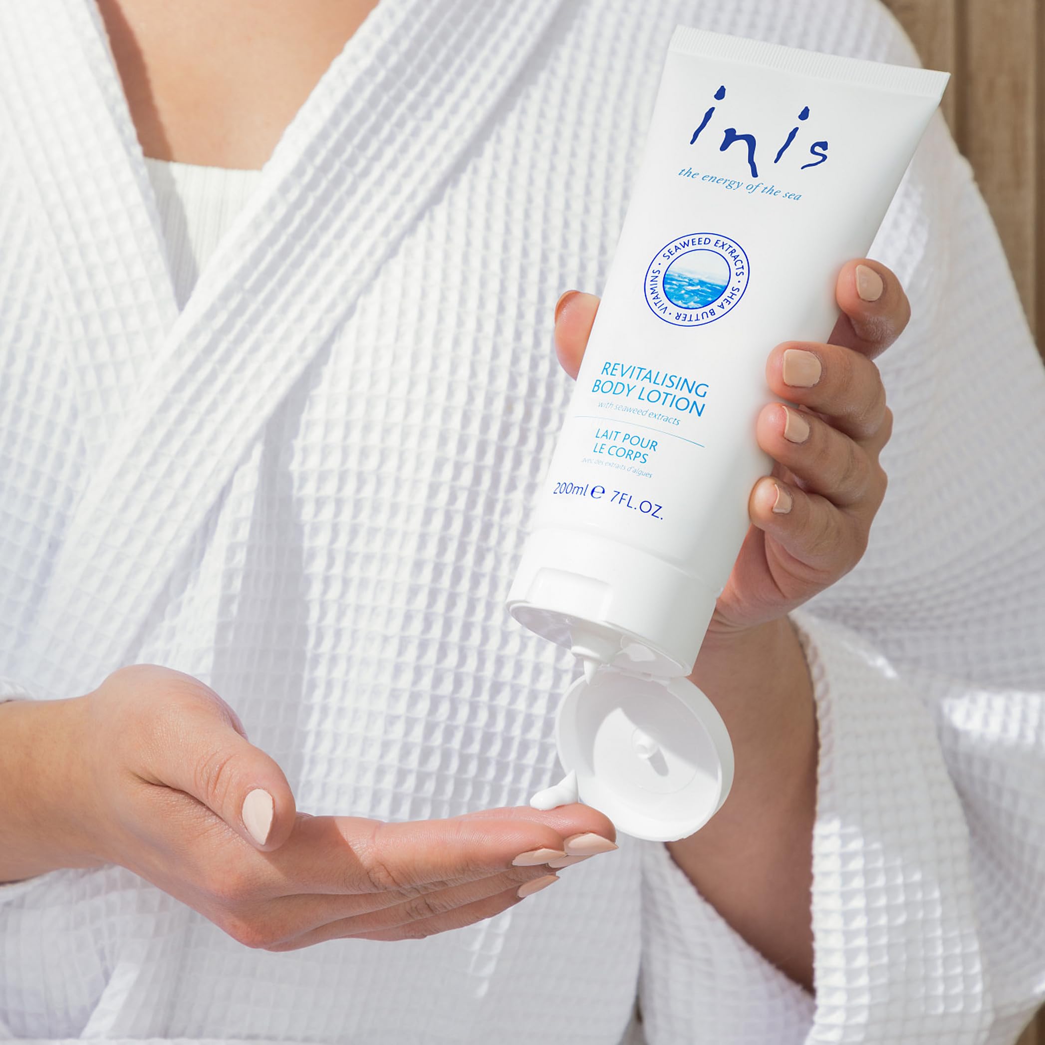 Inis Energy of the Sea Revitalizing Body Lotion fragrance splash visual conveys refreshing coastal scent.